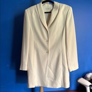 Cream Long-Line Blazer with Classic Lapel Collar